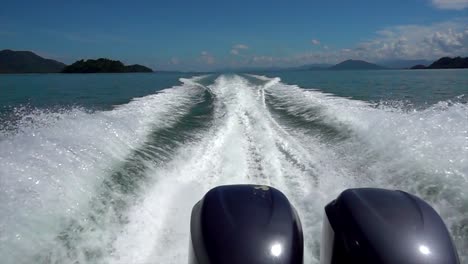 Slow-Motion-Sea-waves-caused-by-speedboats