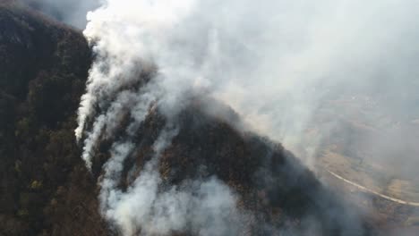 Imágenes-aéreas-de-humo-procedente-de-los-bosques