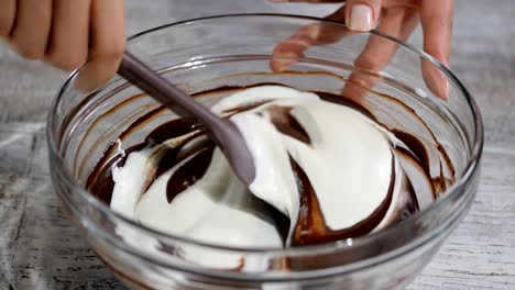 El-proceso-de-hacer-la-Mousse-de-Chocolate.
