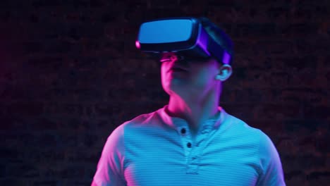 Man-wearing-VR-headset