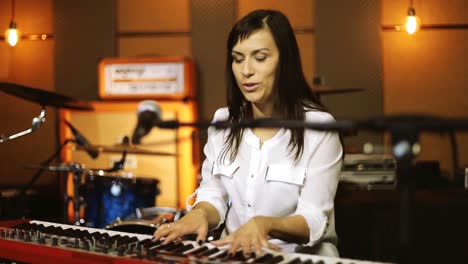 Woman-Playing-the-Piano