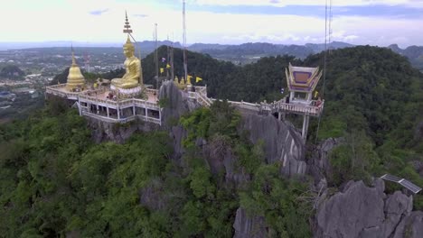 Imágenes-de-Drone-de-Wat-Tham-Sua-(templo-de-la-cueva-del-tigre)-en-Krabi,-Tailandia