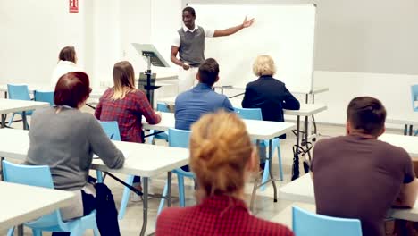 African-American-teacher-giving-presentation-for-students