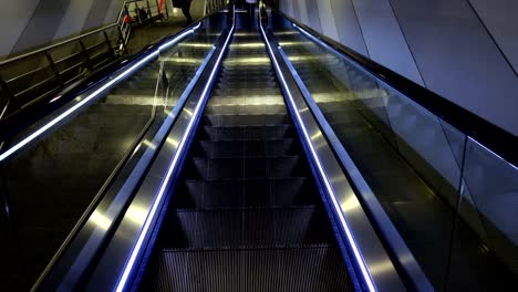 Bewegung-auf-der-Rolltreppe.