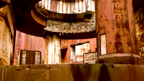 los-restos-del-reactor-en-una-planta-de-energía-nuclear-abandonada