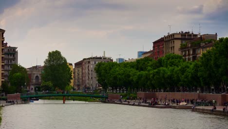 Italia-día-luz-Milán-ciudad-famoso-canal-panorama-4k-timelapse