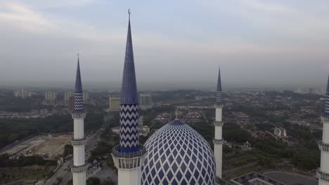 Sultan-Salahuddin-Abdul-Aziz-Mosque.