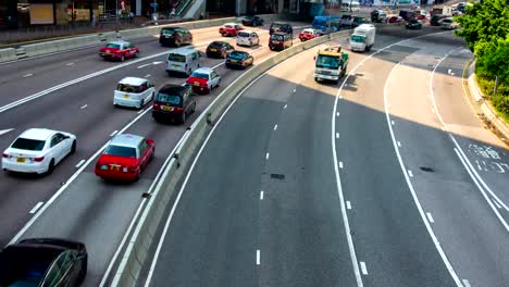 Verkehr-auf-mehreren-spurige-Autobahn-mit-Motion-blur---Zeitraffer