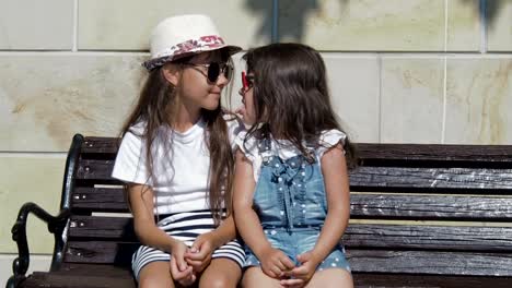 Children-in-sunglasses.