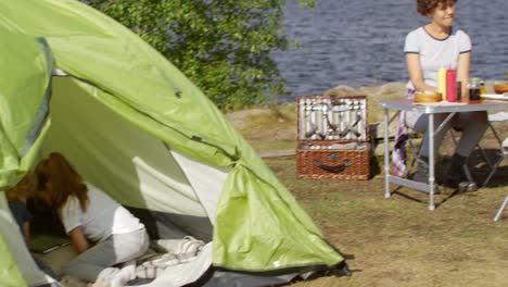 Family-Spending-Time-Outdoors-in-Summer