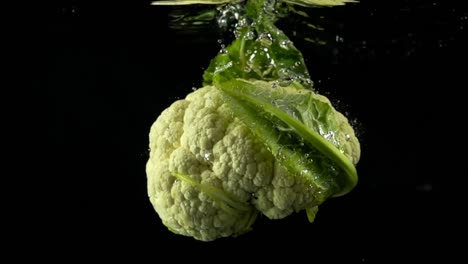 Falling-of-cauliflower-in-water.-Slow-motion.