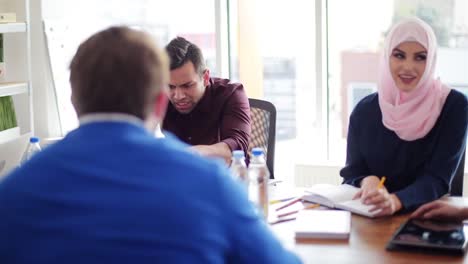 Business-man-disagree-with-rest-colleagues