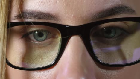 Blue-Eyed-Woman-Wearing-Glasses