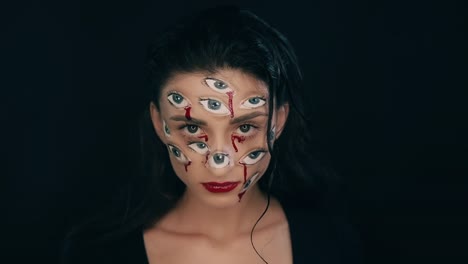 Maquillaje-de-Arte-Halloween,-la-mujer-tiene-muchos-ojos-en-una-cara