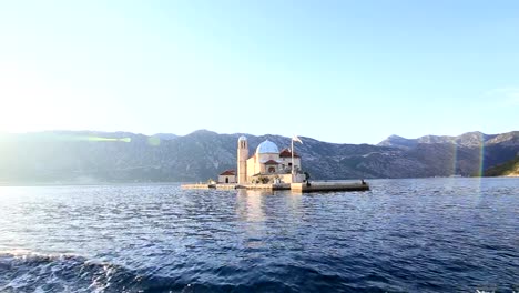 Die-Insel-Gospa-od-Skrpjela,-Bucht-von-Kotor,-Montenegro