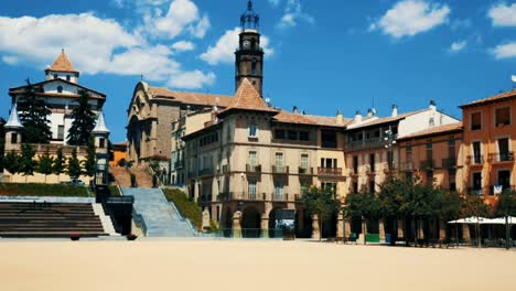 Main-square-of-Fra-Bernadí-in-Manlleu