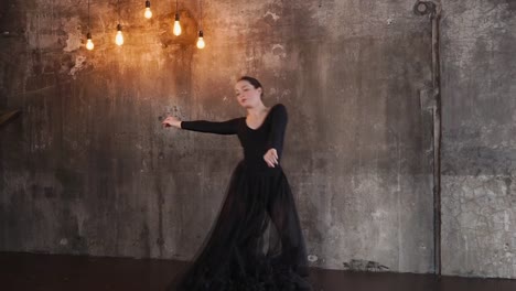 Fantástica-bailarina-de-vestido-negro