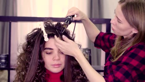 Woman-getting-hairdressing-in-hair-salon