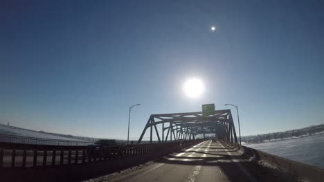 Elevada-conducción-Shot-POV-|-Frontera-de-Oregon-Washington,-Estados-Unidos