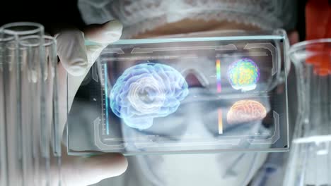 Un-médico-futuro,-un-cirujano-examina-una-tecnológica-digital-holográfica-placa-cerebro-humano-una-máscara-médica,-un-ojos-de-tapa-marrón.