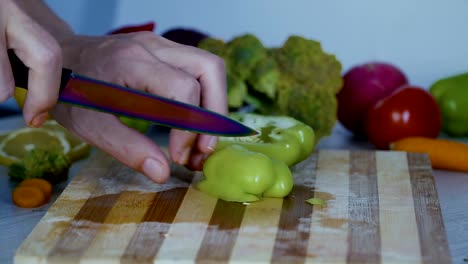 Chef-is-cutting-vegetables-in-the-kitchen,-slicing-sweet-pepper