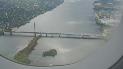 Die-Brücke-aus-einem-Flugzeug