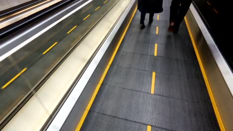 Flughafen-bewegen-Gehweg-auch-travelator,-walkalator-und-movator.