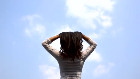 Slow-Motion-der-Asiatin-mit-Haar-Bewegung.