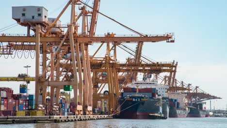 4K-time-lapse-:-working-crane-loading-bridge-in-shipyard