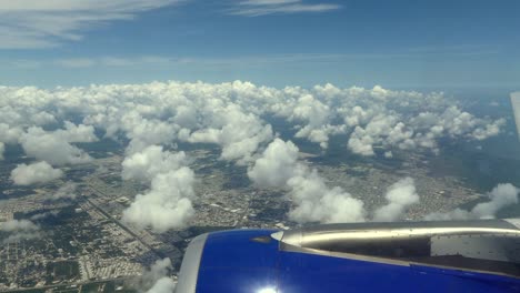 Fliegen-über-dem-karibischen-Paradies-Landschaft-Sommer-Reisen