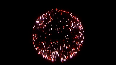 Einzelne-bunte-Feuerwerk-vor-schwarzem-Hintergrund