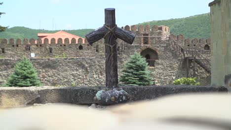 Holzkreuz-in-Georgien