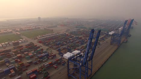 Shanghai-Container-Port