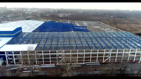 Bau-einer-großen-Industriegebäude-oder-Fabrik,-Industriegebäude-außen,-moderne-industrielle-außen,-Panorama,-Metall-Gebäudestrukturen