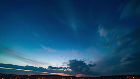 Cielo-de-amanecer-con-lapso-de-tiempo-de-las-nubes