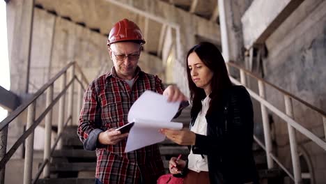 Female-engineer-inspects-the-construction-and-communicates-with-the-foreman.