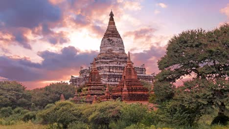 Alten-Pagode-in-Bagan-Myanmar-bei-Sonnenuntergang