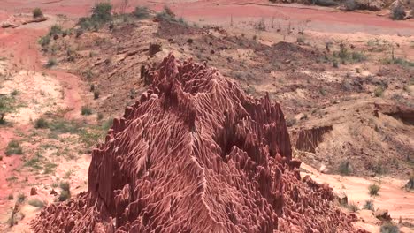 Madagascar.-Rojo-tsingy.