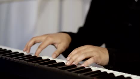 Man-hands-plays-piano