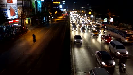 Escena-de-calle-de-Bangkok-BANGKOK---02-de-agosto-de-2014,-Tailandia-con-congestión-del-tráfico-pesado-en-RAMA-4-road.-05-de-agosto-de-2014,-en-Bangkok-Thaialnd