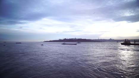 Topkapi-Palast-Ansicht-von-Istanbul-Bosporus-Meer