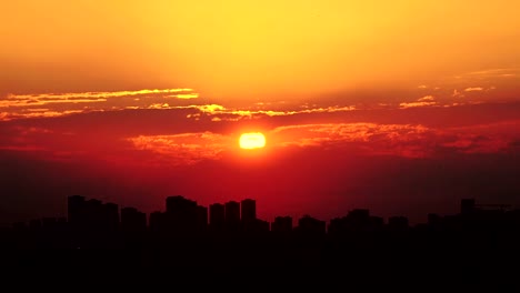 Time-lapse-beautiful-sunset-over-city