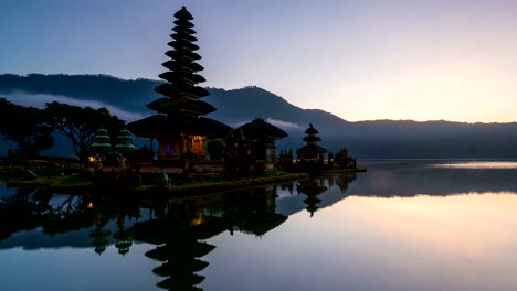 4K-Time-lapse-:-Sunrise-at-Pura-Ulun-Danu-Bratan-Temple,-Bali,-Indonesia
