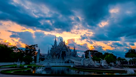 Tiempo-lapso-movimiento-las-nubes-al-atardecer.