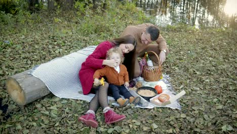 Happy-family-picnic-by-the-lake
