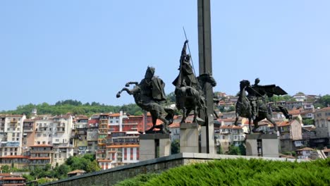 Denkmal-in-bulgarischen-Stadt