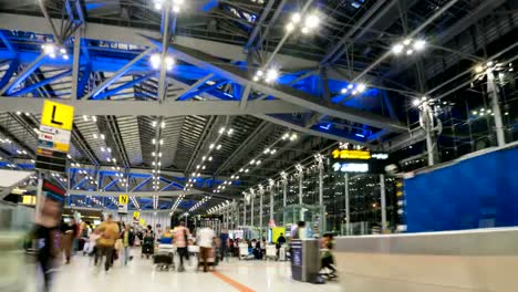 Zeitraffer-der-Touristen-in-Bangkok-Suvarnabhumi-Flughafen