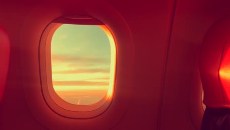 Cloud-Fenster-Flugzeug-Sitzkonzept.-Blick-in-den-Himmel-Wolke-aus-Sitz-Flugzeug-hautnah-Fenster-auf-schönen-Sonnenuntergang.-Es-himmelblau-oder-azurblauen-Himmel-und-Wolken-über-Land-tagsüber-Schönheit.