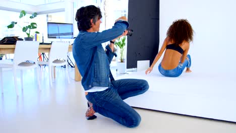 Female-model-posing-for-a-photoshoot-in-the-studio-4k