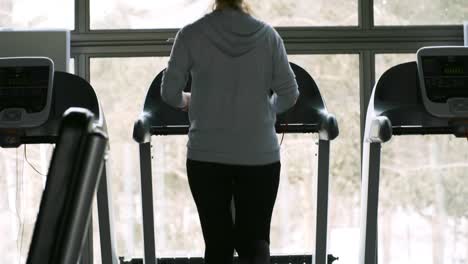 Sportlerin,-Ausübung-und-Blick-aus-Fenster